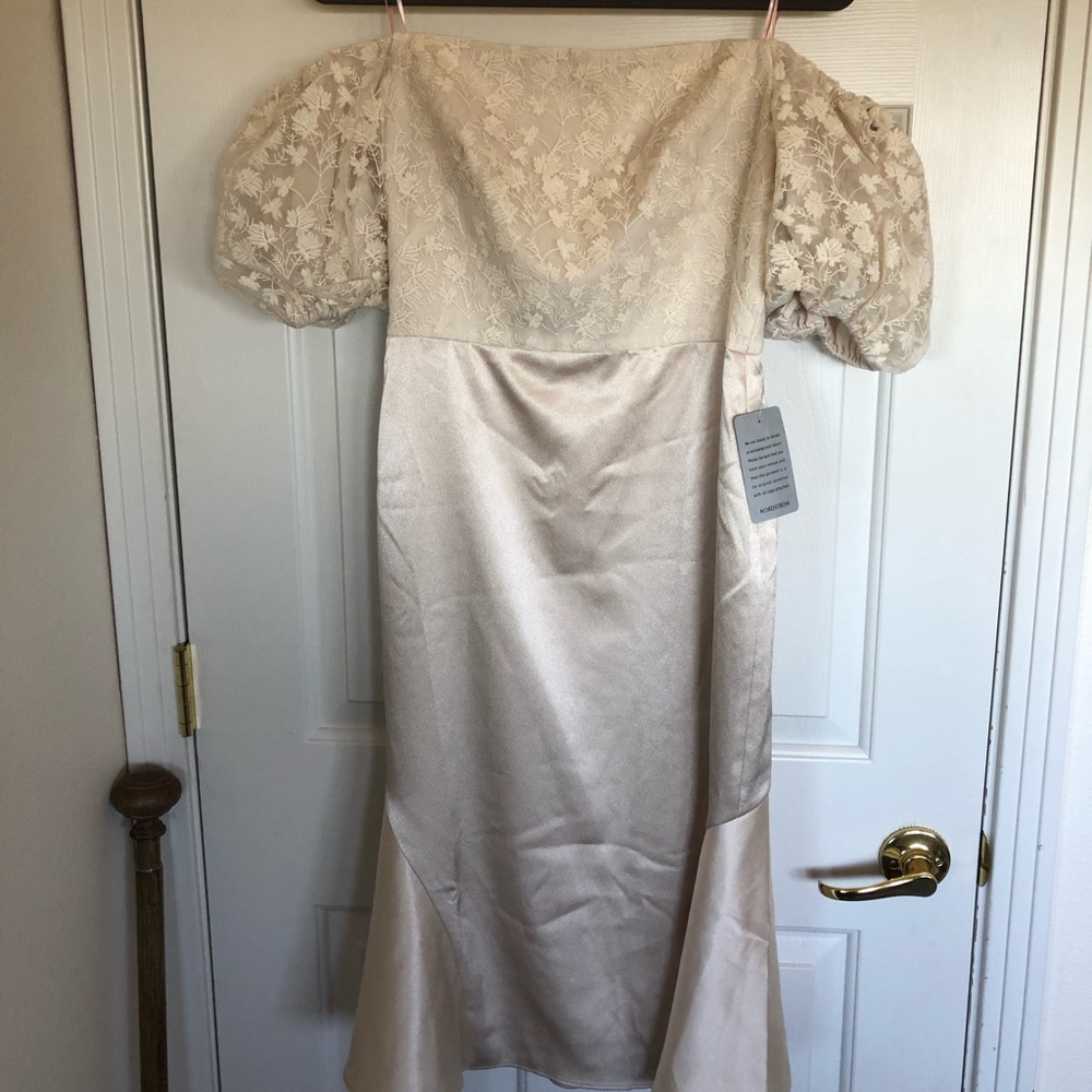 NWT Gal Meets Glam champagne Adele dress 8